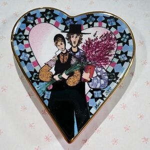 P. Buckley Moss Society Members “Story of Love” 2000 Porcelain Pendant Brooch